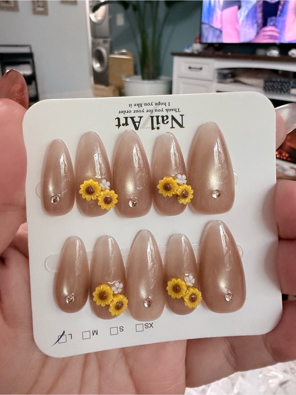 Press-On Set with Yellow Flower Accents - Nude